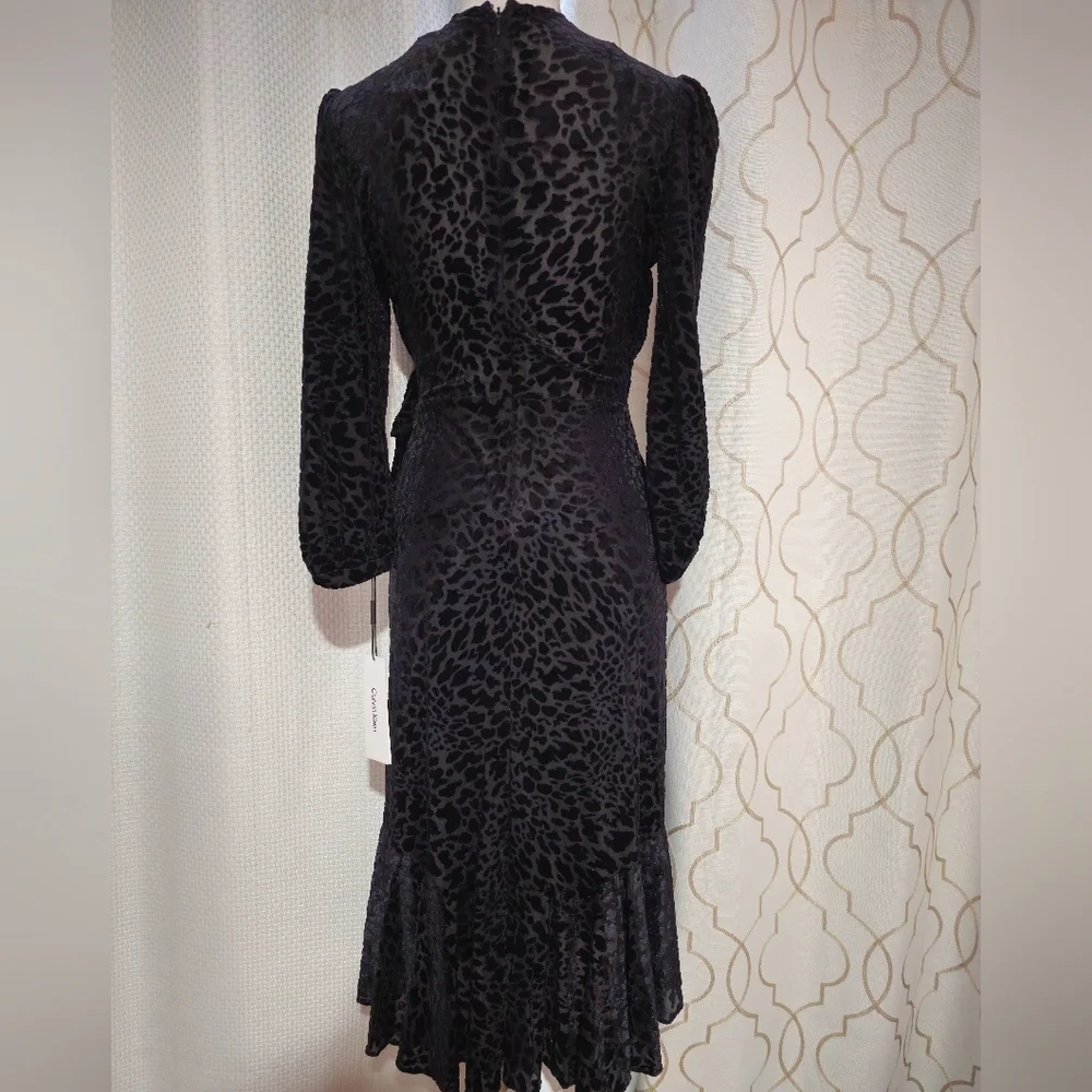 NWT Calvin Klein Black Velvet Leopard Print Wrap Dress – Women’s Size 2 - Picture 3 of 4